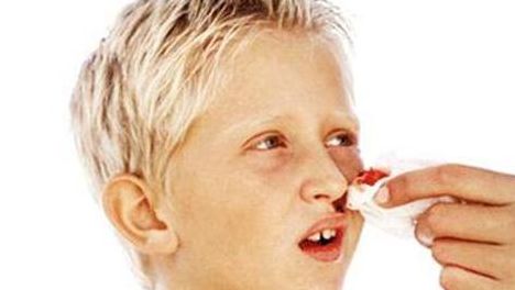 小孩鼻子老是流鼻血是怎么回事（9岁小孩鼻子老是流鼻血是怎么回事）