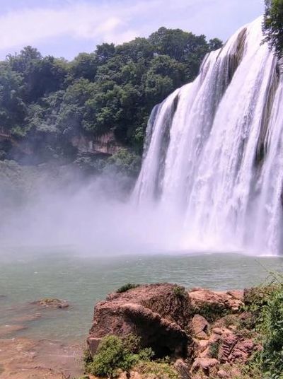 中国最大的瀑布(中国最大的瀑布 - 黄果树瀑布)