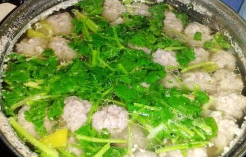 羊肉丸子汤的做法（羊肉丸子汤的做法及配料窍门）