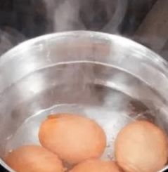 煮鸡蛋冷水下锅述是热水（煮鸡蛋冷水下锅述是热水煮几分钟用大火效果）
