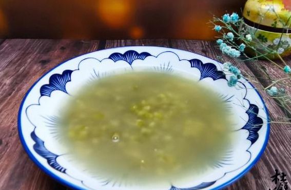 煮出碧绿的绿豆汤（煮出碧绿的绿豆汤是什么）