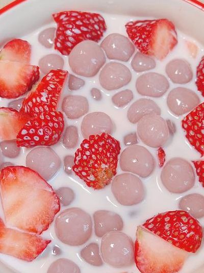 草莓牛奶汁（草莓牛奶汁怎么做）